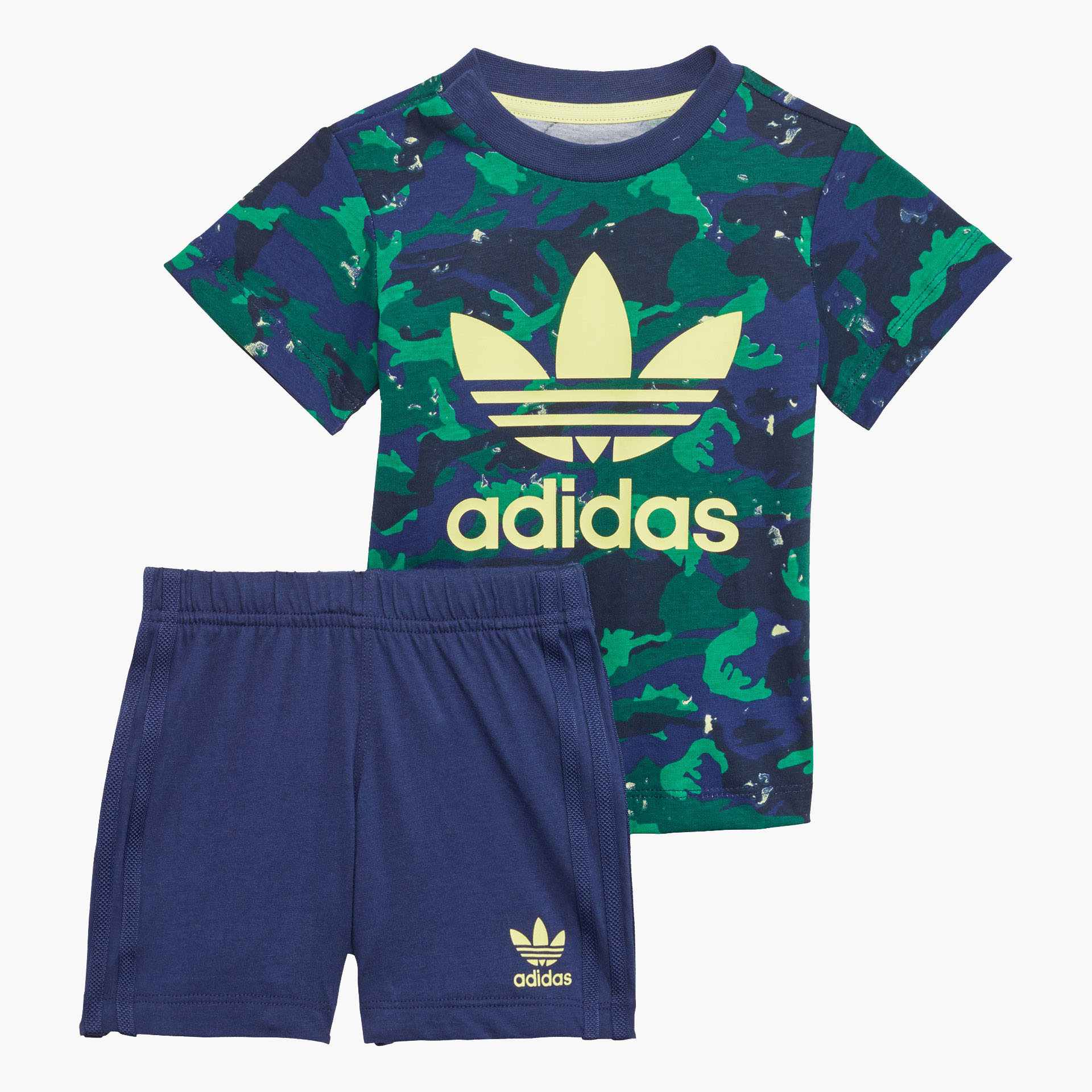Conjunto Adidas T-shirt e calções