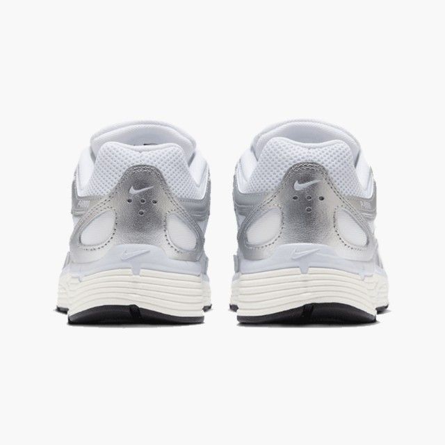 Nike - Sapatilhas P-6000 Prateadas e Brancas para Mulher Nike - Sapatilhas P-6000 Prateadas e Brancas para Mulher